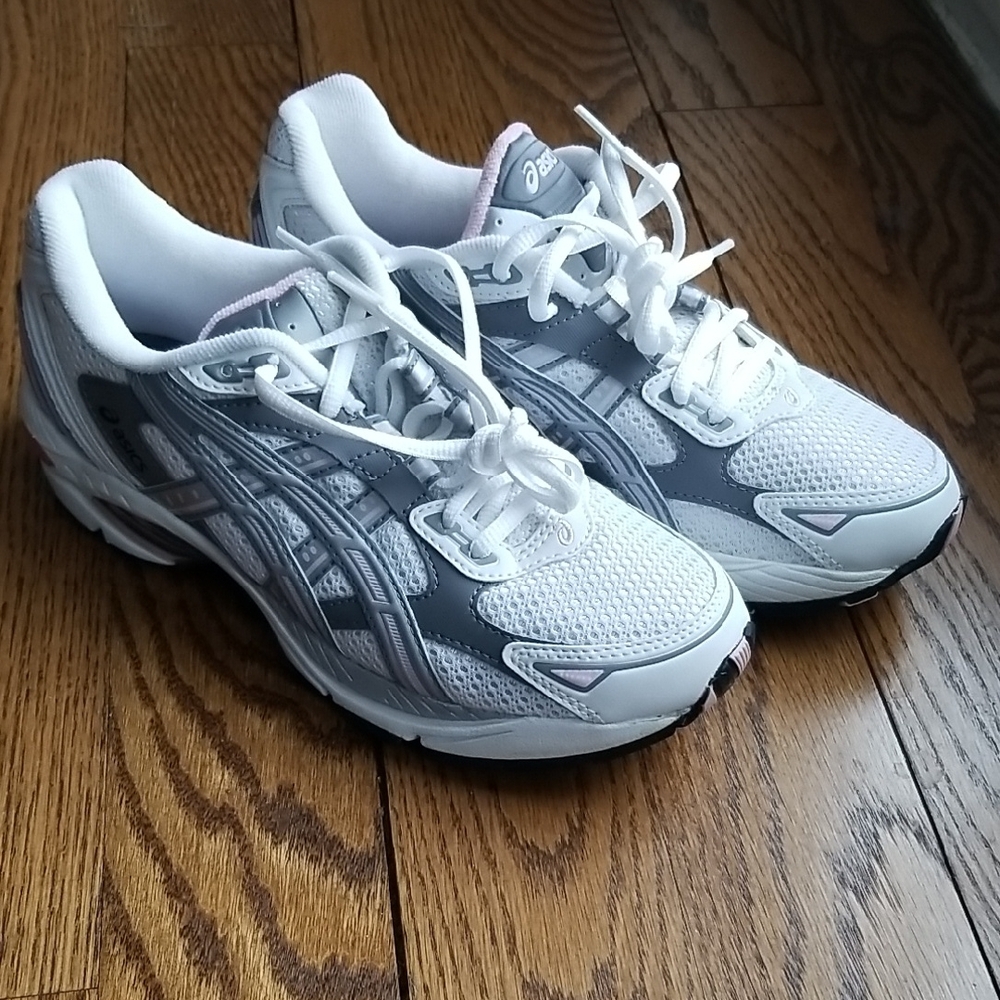 ASICS Women's White and Gray Running Shoes